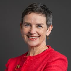 Official portrait of Mary Creagh