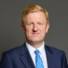 Official portrait of Sir Oliver Dowden