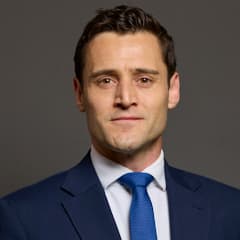 Official portrait of Dr Luke Evans