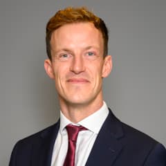 Official portrait of Alistair Strathern