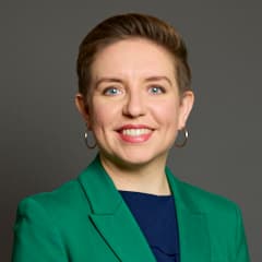 Official portrait of Carla Denyer