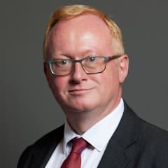 Official portrait of Luke Akehurst