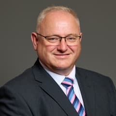 Official portrait of Ian Roome