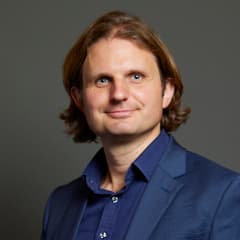 Official portrait of Steff Aquarone