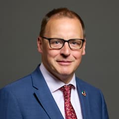 Official portrait of Dr Scott Arthur