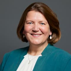 Official portrait of Dr Ellie Chowns