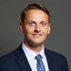 Official portrait of Mike Tapp