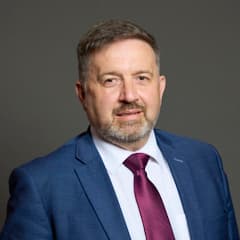 Official portrait of Robin Swann